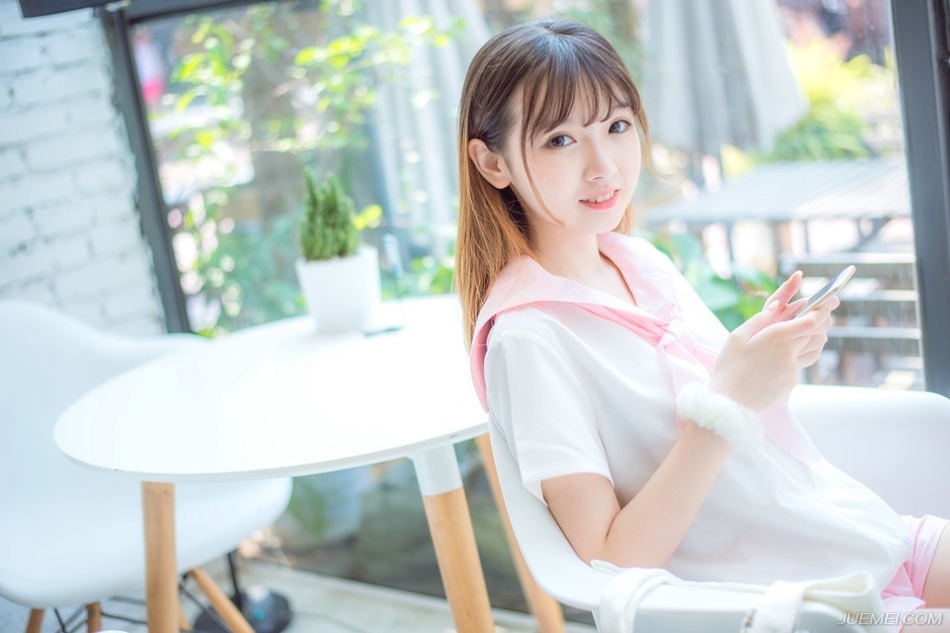 “厉害？”严颜闻言，不禁冷笑一声：“我倒要看看他是如何厉害，来人，点兵八千，随我出征！”